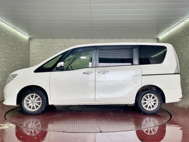セレナ2.0 20X AセーフティPKG 4WD 5年保証 スマキー ナビTV ETC 寒冷地仕様 禁煙 車検整備2年付 修復歴無