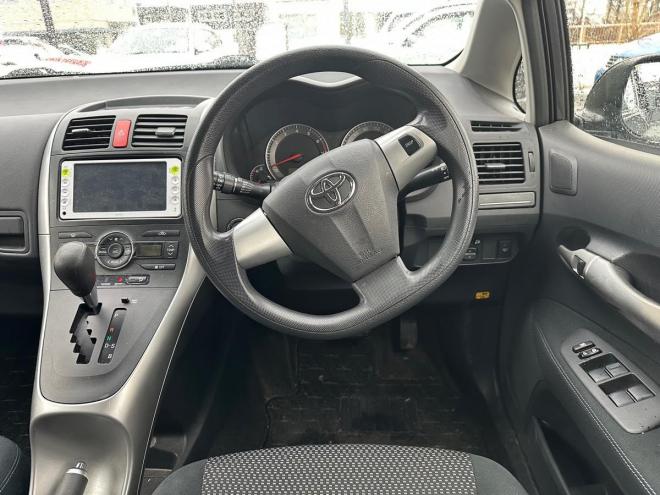 オーリス150X　Mパッケージ 4WD 1500 5Dr