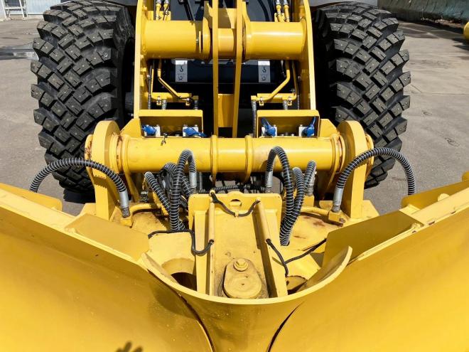 ホイールローダコマツ　中古　WA100-8　汎用マルチプラウ付