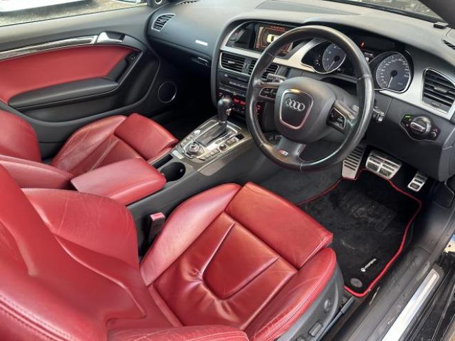 アウディ4.2FSIクワトロ 4名 4WD 4200 2Dr