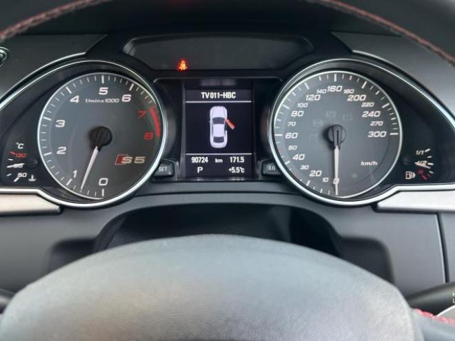 アウディ4.2FSIクワトロ 4名 4WD 4200 2Dr