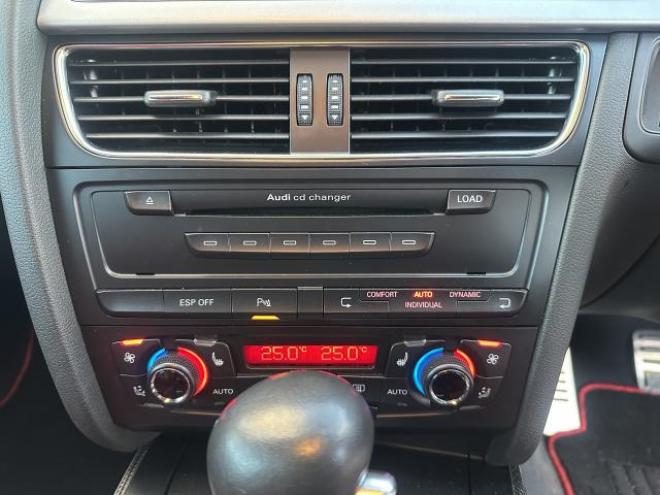 アウディ4.2FSIクワトロ 4名 4WD 4200 2Dr