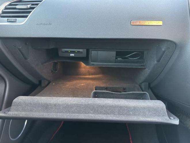 アウディ4.2FSIクワトロ 4名 4WD 4200 2Dr