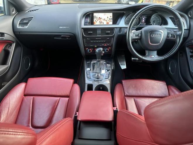 アウディ4.2FSIクワトロ 4名 4WD 4200 2Dr