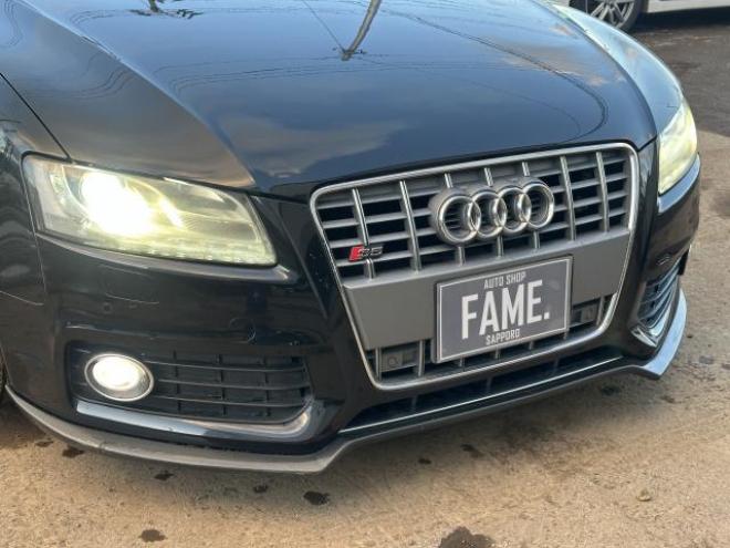 アウディ4.2FSIクワトロ 4名 4WD 4200 2Dr