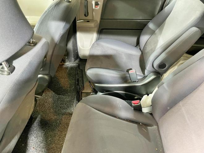 フリード1.5G Lパッケージ 4WD 5年保証 パワスラ 夏冬タイヤナビ Bカメ 寒冷地仕様 禁煙 車検整備2年付 修復歴無