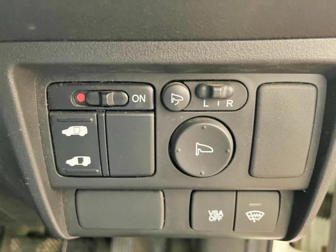 フリード1.5G Lパッケージ 4WD 5年保証 パワスラ 夏冬タイヤナビ Bカメ 寒冷地仕様 禁煙 車検整備2年付 修復歴無