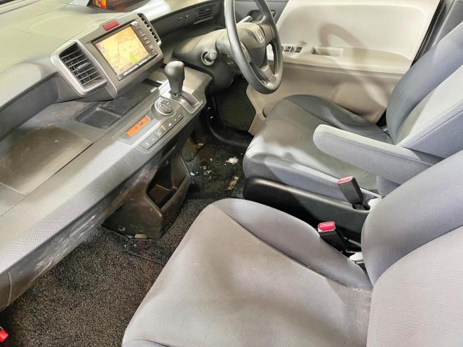 フリード1.5G Lパッケージ 4WD 5年保証 パワスラ 夏冬タイヤナビ Bカメ 寒冷地仕様 禁煙 車検整備2年付 修復歴無