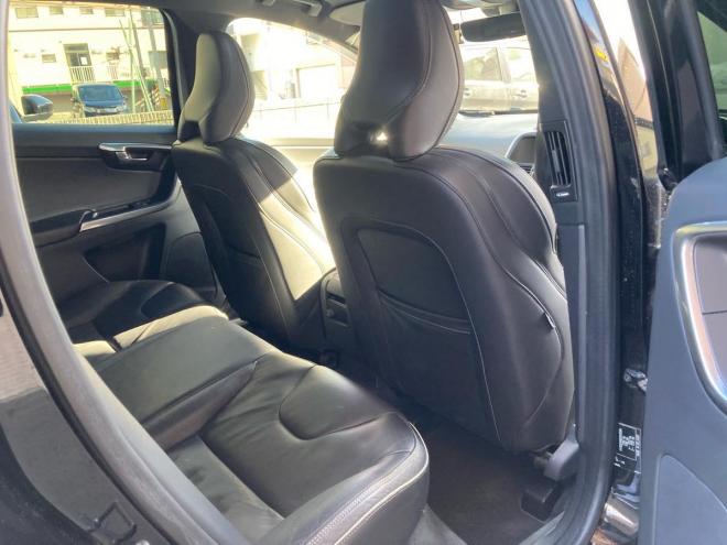 ボルボXC60 Rデザイン 28年モデル 4WD 2500 5Dr