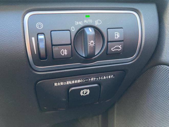 ボルボXC60 Rデザイン 28年モデル 4WD 2500 5Dr