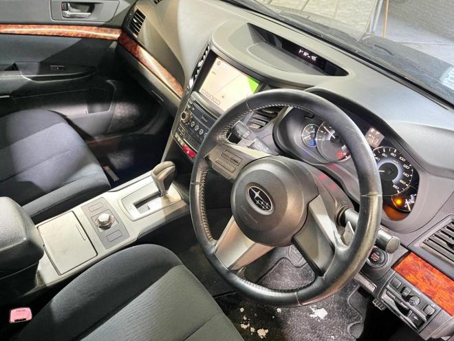 アウトバックアウトバック2.5i Lパッケージ 4WD 5年保証 タイベル換済 マッキントッシュ ナビ Bカメ スマキー パドルシフト 寒冷地仕様 禁煙 車検整備2年付