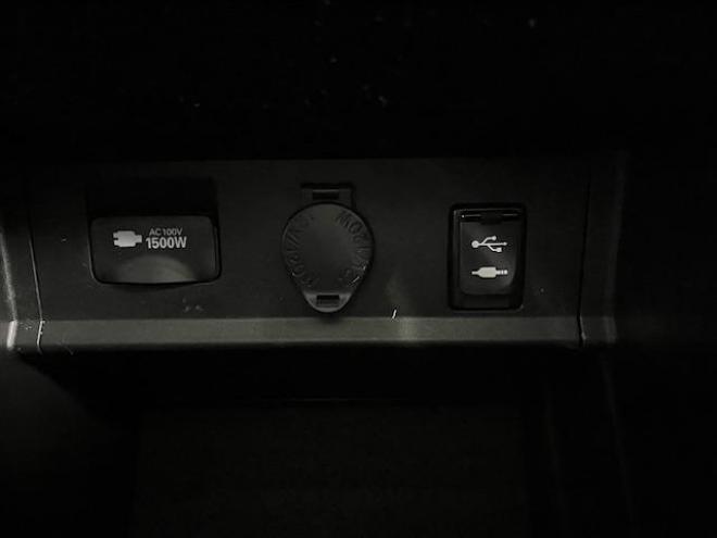アルファードハイブリッドＳＲ　Ｃパッケージ　本州仕入　ワンオーナー　寒冷地仕様　禁煙車　電動ツインサンルーフ　ＪＢＬサウンド　プリクラッシュ　レーダークルーズ　社外１７インチＡＷ　社外１７ＡＷ＋スタッドレスタイヤ付　純正ナビ（フルセグ地デジ　ＤＶＤ再生　Ｂｌｕｅｔｏｏｔｈ）＋バックカメラ　純正リアフリップダウンモニター　全方位カメラ　デジタルインナーミラー　両側パワースライドドア　パワーバックドア　純正ブラックレザーシート　電動オットマン　ＬＥＤヘッドライト　純正ドライブレコーダー 4WD 2500 5Dr