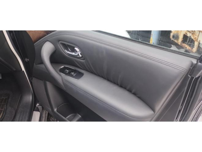 インフィニティQX56 5550 5Dr