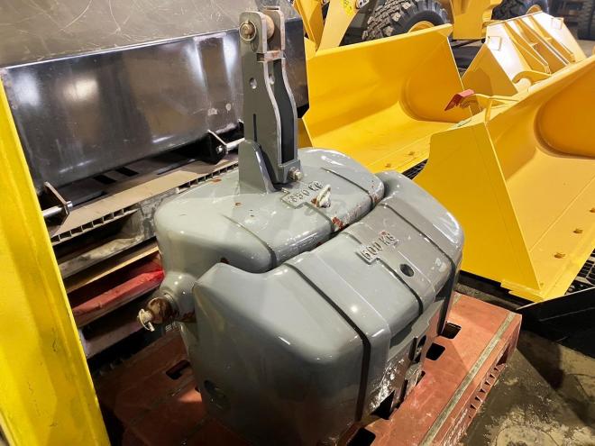 その他中古　トラクターウェイト　1450kg　農機具