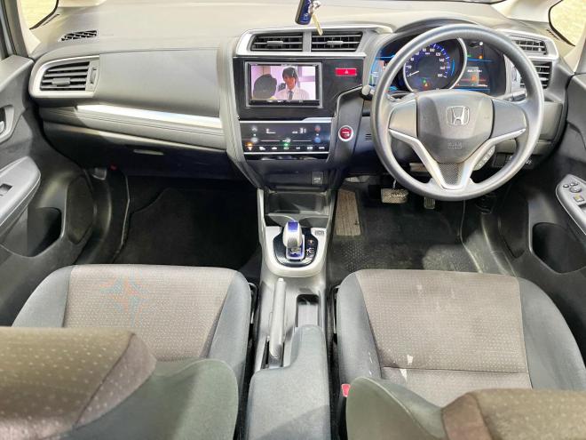 フィット1.5ハイブリッドFパッケージ 4WD 5年保証 ナビTV 寒冷地仕様 禁煙 車検整備2年付 修復歴無