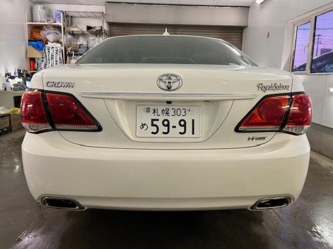 クラウンロイヤルサルーンｉ－ＦＯＵＲ　Ｕパッケージ　最上級グレード　ＷＡＫＯＳバリアスコーティング済　禁煙車　純正１７インチＡＷ　純正１７ＡＷ＋スタッドレスタイヤ付　純正ＨＤＤナビ（フルセグ地デジ　ＤＶＤ再生　ミュージックサーバー　Ｂｌｕｅｔｏｏｔｈ）＋バックカメラ　クルーズコントロール　ＰＵＳＨスタート　スマートキー　エンジンスターター　純正カードキー　クルーズコントロール　両席パワーシート　ミラーヒーター　電動サンシェード　横滑り防止装置　タイミングチェーン車　ＨＩＤ　ＥＴＣ 4WD 3000 4Dr