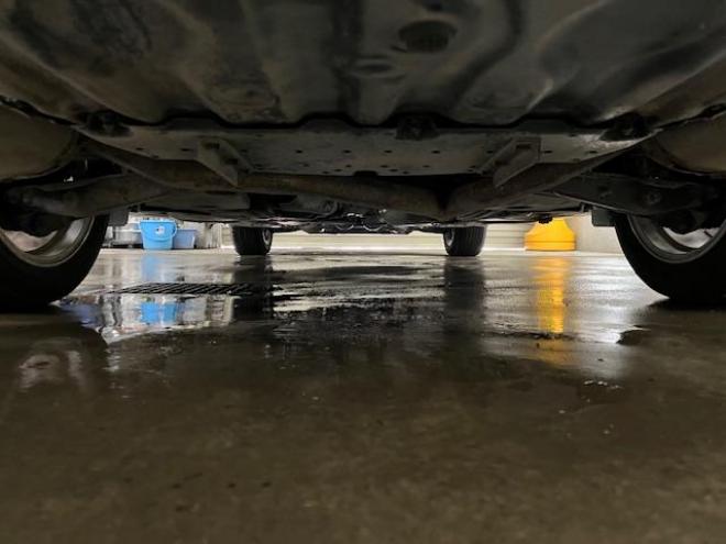 クラウンロイヤルサルーンｉ－ＦＯＵＲ　Ｕパッケージ　最上級グレード　ＷＡＫＯＳバリアスコーティング済　禁煙車　純正１７インチＡＷ　純正１７ＡＷ＋スタッドレスタイヤ付　純正ＨＤＤナビ（フルセグ地デジ　ＤＶＤ再生　ミュージックサーバー　Ｂｌｕｅｔｏｏｔｈ）＋バックカメラ　クルーズコントロール　ＰＵＳＨスタート　スマートキー　エンジンスターター　純正カードキー　クルーズコントロール　両席パワーシート　ミラーヒーター　電動サンシェード　横滑り防止装置　タイミングチェーン車　ＨＩＤ　ＥＴＣ 4WD 3000 4Dr
