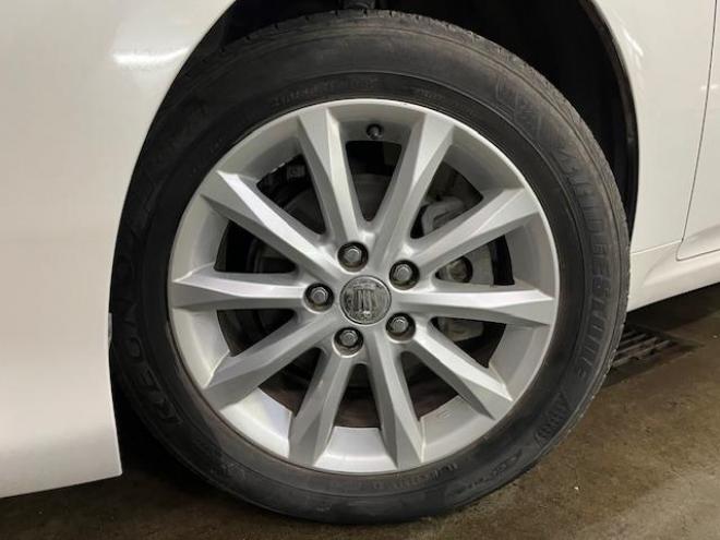 クラウンロイヤルサルーンｉ－ＦＯＵＲ　Ｕパッケージ　最上級グレード　ＷＡＫＯＳバリアスコーティング済　禁煙車　純正１７インチＡＷ　純正１７ＡＷ＋スタッドレスタイヤ付　純正ＨＤＤナビ（フルセグ地デジ　ＤＶＤ再生　ミュージックサーバー　Ｂｌｕｅｔｏｏｔｈ）＋バックカメラ　クルーズコントロール　ＰＵＳＨスタート　スマートキー　エンジンスターター　純正カードキー　クルーズコントロール　両席パワーシート　ミラーヒーター　電動サンシェード　横滑り防止装置　タイミングチェーン車　ＨＩＤ　ＥＴＣ 4WD 3000 4Dr
