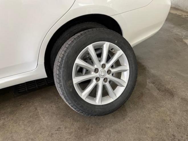クラウンロイヤルサルーンｉ－ＦＯＵＲ　Ｕパッケージ　最上級グレード　ＷＡＫＯＳバリアスコーティング済　禁煙車　純正１７インチＡＷ　純正１７ＡＷ＋スタッドレスタイヤ付　純正ＨＤＤナビ（フルセグ地デジ　ＤＶＤ再生　ミュージックサーバー　Ｂｌｕｅｔｏｏｔｈ）＋バックカメラ　クルーズコントロール　ＰＵＳＨスタート　スマートキー　エンジンスターター　純正カードキー　クルーズコントロール　両席パワーシート　ミラーヒーター　電動サンシェード　横滑り防止装置　タイミングチェーン車　ＨＩＤ　ＥＴＣ 4WD 3000 4Dr
