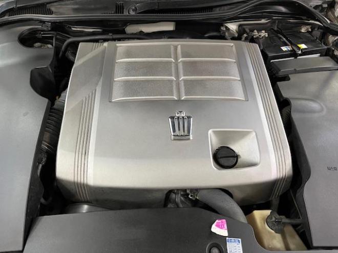 クラウンロイヤルサルーンｉ－ＦＯＵＲ　Ｕパッケージ　最上級グレード　ＷＡＫＯＳバリアスコーティング済　禁煙車　純正１７インチＡＷ　純正１７ＡＷ＋スタッドレスタイヤ付　純正ＨＤＤナビ（フルセグ地デジ　ＤＶＤ再生　ミュージックサーバー　Ｂｌｕｅｔｏｏｔｈ）＋バックカメラ　クルーズコントロール　ＰＵＳＨスタート　スマートキー　エンジンスターター　純正カードキー　クルーズコントロール　両席パワーシート　ミラーヒーター　電動サンシェード　横滑り防止装置　タイミングチェーン車　ＨＩＤ　ＥＴＣ 4WD 3000 4Dr