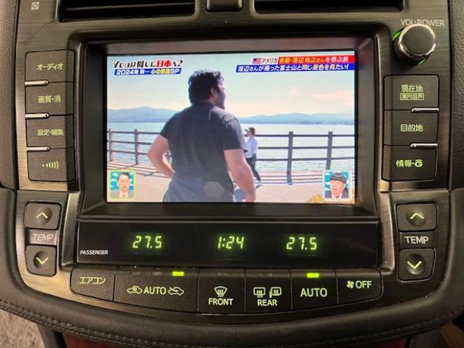 クラウンロイヤルサルーンｉ－ＦＯＵＲ　Ｕパッケージ　最上級グレード　ＷＡＫＯＳバリアスコーティング済　禁煙車　純正１７インチＡＷ　純正１７ＡＷ＋スタッドレスタイヤ付　純正ＨＤＤナビ（フルセグ地デジ　ＤＶＤ再生　ミュージックサーバー　Ｂｌｕｅｔｏｏｔｈ）＋バックカメラ　クルーズコントロール　ＰＵＳＨスタート　スマートキー　エンジンスターター　純正カードキー　クルーズコントロール　両席パワーシート　ミラーヒーター　電動サンシェード　横滑り防止装置　タイミングチェーン車　ＨＩＤ　ＥＴＣ 4WD 3000 4Dr