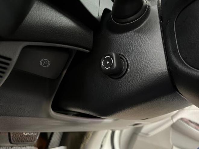 クラウンロイヤルサルーンｉ－ＦＯＵＲ　Ｕパッケージ　最上級グレード　ＷＡＫＯＳバリアスコーティング済　禁煙車　純正１７インチＡＷ　純正１７ＡＷ＋スタッドレスタイヤ付　純正ＨＤＤナビ（フルセグ地デジ　ＤＶＤ再生　ミュージックサーバー　Ｂｌｕｅｔｏｏｔｈ）＋バックカメラ　クルーズコントロール　ＰＵＳＨスタート　スマートキー　エンジンスターター　純正カードキー　クルーズコントロール　両席パワーシート　ミラーヒーター　電動サンシェード　横滑り防止装置　タイミングチェーン車　ＨＩＤ　ＥＴＣ 4WD 3000 4Dr