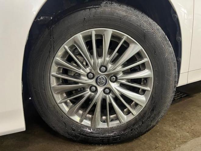 アルファードハイブリッドＳＲ　本州仕入　禁煙車　ＪＢＬサウンド　リアエンターテイメントシステム　プリクラッシュ　レーダークルーズ　純正１７インチＡＷ　社外１７ＡＷ＋スタッドレスタイヤ付　純正ナビ（フルセグ地デジ　ＤＶＤ再生　Ｂｌｕｅｔｏｏｔｈ）＋バックカメラ　全方位カメラ　純正リアフリップダウンモニター　デジタルインナーミラー　両側パワースライドドア　パワーバックドア　純正ブラックレザーシート　電動オットマン　ＬＥＤヘッドライト　ドライブレコーダー 4WD 2500 5Dr