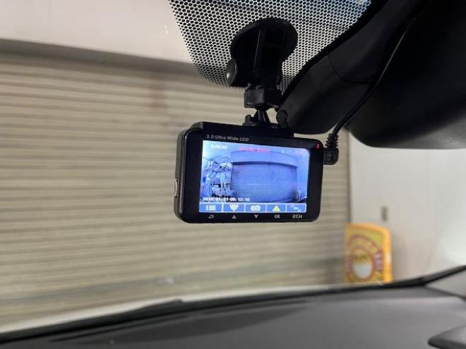 アルファードハイブリッドＳＲ　本州仕入　禁煙車　ＪＢＬサウンド　リアエンターテイメントシステム　プリクラッシュ　レーダークルーズ　純正１７インチＡＷ　社外１７ＡＷ＋スタッドレスタイヤ付　純正ナビ（フルセグ地デジ　ＤＶＤ再生　Ｂｌｕｅｔｏｏｔｈ）＋バックカメラ　全方位カメラ　純正リアフリップダウンモニター　デジタルインナーミラー　両側パワースライドドア　パワーバックドア　純正ブラックレザーシート　電動オットマン　ＬＥＤヘッドライト　ドライブレコーダー 4WD 2500 5Dr