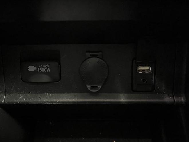 アルファードハイブリッドＳＲ　本州仕入　禁煙車　ＪＢＬサウンド　リアエンターテイメントシステム　プリクラッシュ　レーダークルーズ　純正１７インチＡＷ　社外１７ＡＷ＋スタッドレスタイヤ付　純正ナビ（フルセグ地デジ　ＤＶＤ再生　Ｂｌｕｅｔｏｏｔｈ）＋バックカメラ　全方位カメラ　純正リアフリップダウンモニター　デジタルインナーミラー　両側パワースライドドア　パワーバックドア　純正ブラックレザーシート　電動オットマン　ＬＥＤヘッドライト　ドライブレコーダー 4WD 2500 5Dr