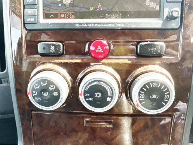 デリカD5　2.4シャモニー 4WD　ローンが不安な方＜優遇ローン＞　本州仕入 寒冷地　純正ナビ　両側PWスラ