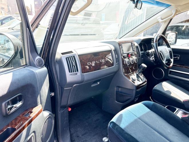 デリカD5　2.4シャモニー 4WD　ローンが不安な方＜優遇ローン＞　本州仕入 寒冷地　純正ナビ　両側PWスラ