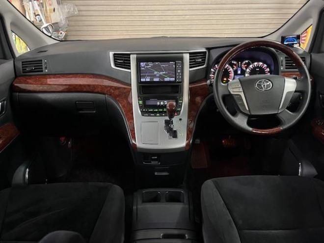 ヴェルファイア２．４Ｚ　プラチナセレクションⅡ　本州仕入　禁煙車　ＷＡＫＯＳバリアスコーティング済　純正１８インチＡＷ　純正１６ＡＷ＋スタッドレスタイヤ付　純正ＨＤＤナビ（ＣＤ＆ＤＶＤ再生　フルセグ地デジ　Ｂｌｕｅｔｏｏｔｈ）＋バックカメラ　フロントブラインドカメラ　両側パワースライドドア　パワーバックドア　ドライブレコーダー　クルーズコントロール　７人乗りキャプテンシート　オットマン　コーナーセンサー　横滑り防止装置　ＰＵＳＨスタート　スマートキー　タイミングチェーン車　ＨＩＤヘッドライト　ビルトインＥＴＣ 4WD 