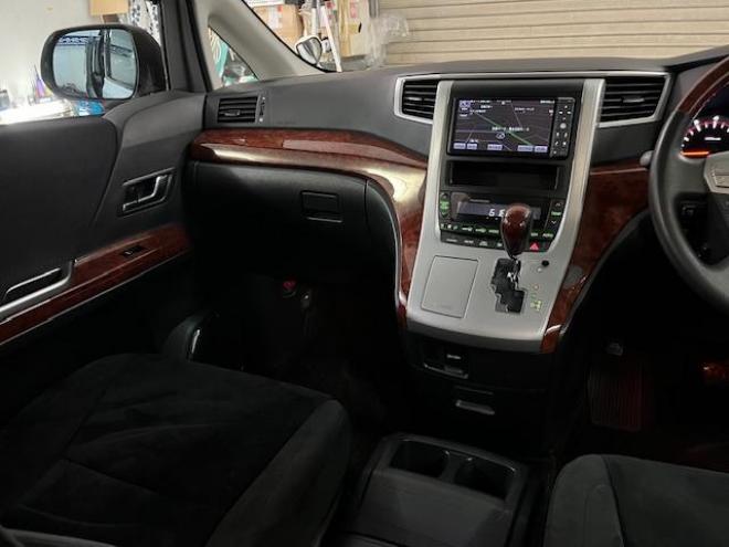ヴェルファイア２．４Ｚ　プラチナセレクションⅡ　本州仕入　禁煙車　ＷＡＫＯＳバリアスコーティング済　純正１８インチＡＷ　純正１６ＡＷ＋スタッドレスタイヤ付　純正ＨＤＤナビ（ＣＤ＆ＤＶＤ再生　フルセグ地デジ　Ｂｌｕｅｔｏｏｔｈ）＋バックカメラ　フロントブラインドカメラ　両側パワースライドドア　パワーバックドア　ドライブレコーダー　クルーズコントロール　７人乗りキャプテンシート　オットマン　コーナーセンサー　横滑り防止装置　ＰＵＳＨスタート　スマートキー　タイミングチェーン車　ＨＩＤヘッドライト　ビルトインＥＴＣ 4WD 