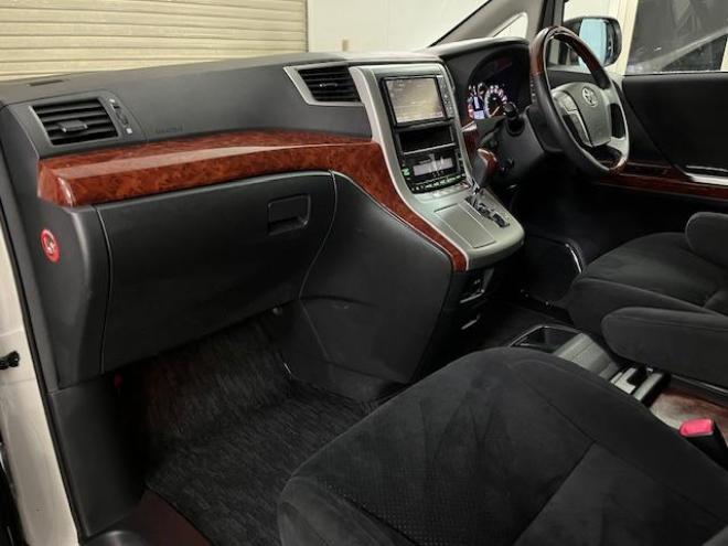 ヴェルファイア２．４Ｚ　プラチナセレクションⅡ　本州仕入　禁煙車　ＷＡＫＯＳバリアスコーティング済　純正１８インチＡＷ　純正１６ＡＷ＋スタッドレスタイヤ付　純正ＨＤＤナビ（ＣＤ＆ＤＶＤ再生　フルセグ地デジ　Ｂｌｕｅｔｏｏｔｈ）＋バックカメラ　フロントブラインドカメラ　両側パワースライドドア　パワーバックドア　ドライブレコーダー　クルーズコントロール　７人乗りキャプテンシート　オットマン　コーナーセンサー　横滑り防止装置　ＰＵＳＨスタート　スマートキー　タイミングチェーン車　ＨＩＤヘッドライト　ビルトインＥＴＣ 4WD 