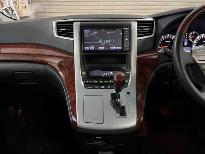 ヴェルファイア２．４Ｚ　プラチナセレクションⅡ　本州仕入　禁煙車　ＷＡＫＯＳバリアスコーティング済　純正１８インチＡＷ　純正１６ＡＷ＋スタッドレスタイヤ付　純正ＨＤＤナビ（ＣＤ＆ＤＶＤ再生　フルセグ地デジ　Ｂｌｕｅｔｏｏｔｈ）＋バックカメラ　フロントブラインドカメラ　両側パワースライドドア　パワーバックドア　ドライブレコーダー　クルーズコントロール　７人乗りキャプテンシート　オットマン　コーナーセンサー　横滑り防止装置　ＰＵＳＨスタート　スマートキー　タイミングチェーン車　ＨＩＤヘッドライト　ビルトインＥＴＣ 4WD 