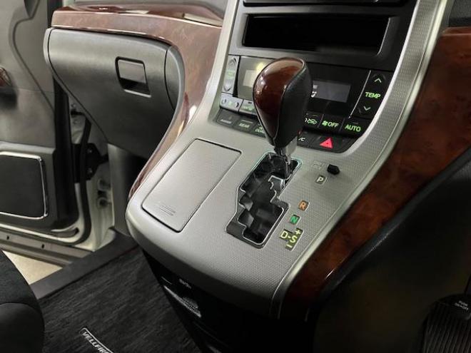 ヴェルファイア２．４Ｚ　プラチナセレクションⅡ　本州仕入　禁煙車　ＷＡＫＯＳバリアスコーティング済　純正１８インチＡＷ　純正１６ＡＷ＋スタッドレスタイヤ付　純正ＨＤＤナビ（ＣＤ＆ＤＶＤ再生　フルセグ地デジ　Ｂｌｕｅｔｏｏｔｈ）＋バックカメラ　フロントブラインドカメラ　両側パワースライドドア　パワーバックドア　ドライブレコーダー　クルーズコントロール　７人乗りキャプテンシート　オットマン　コーナーセンサー　横滑り防止装置　ＰＵＳＨスタート　スマートキー　タイミングチェーン車　ＨＩＤヘッドライト　ビルトインＥＴＣ 4WD 