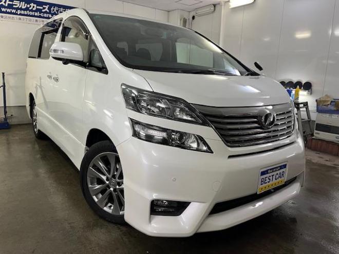 ヴェルファイア２．４Ｚ　プラチナセレクションⅡ　本州仕入　禁煙車　ＷＡＫＯＳバリアスコーティング済　純正１８インチＡＷ　純正１６ＡＷ＋スタッドレスタイヤ付　純正ＨＤＤナビ（ＣＤ＆ＤＶＤ再生　フルセグ地デジ　Ｂｌｕｅｔｏｏｔｈ）＋バックカメラ　フロントブラインドカメラ　両側パワースライドドア　パワーバックドア　ドライブレコーダー　クルーズコントロール　７人乗りキャプテンシート　オットマン　コーナーセンサー　横滑り防止装置　ＰＵＳＨスタート　スマートキー　タイミングチェーン車　ＨＩＤヘッドライト　ビルトインＥＴＣ 4WD 