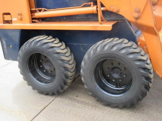 スキッドステアローダトヨタ　2SDK6 4WD