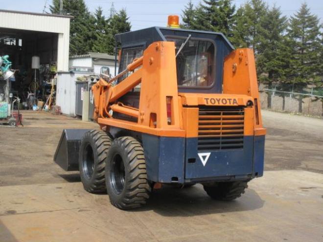 スキッドステアローダトヨタ　2SDK6 4WD