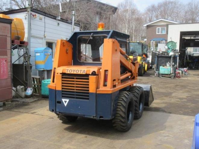 スキッドステアローダトヨタ　2SDK6 4WD