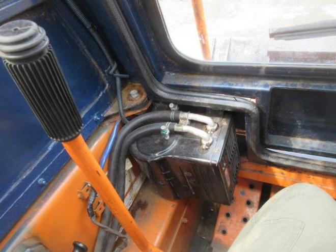スキッドステアローダトヨタ　2SDK6 4WD