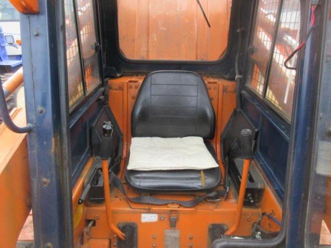 スキッドステアローダトヨタ　2SDK6 4WD