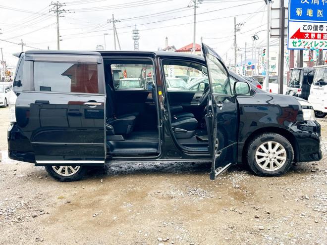 ヴォクシー2.0ZS煌Ⅱ 4WD　ローンが不安な方＜優遇ローン＞　1年保証付　後期型　寒冷地　純正ナビ