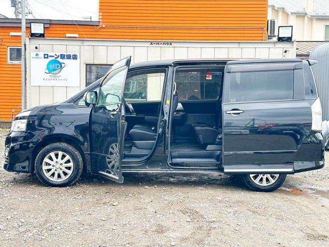 ヴォクシー2.0ZS煌Ⅱ 4WD　ローンが不安な方＜優遇ローン＞　1年保証付　後期型　寒冷地　純正ナビ