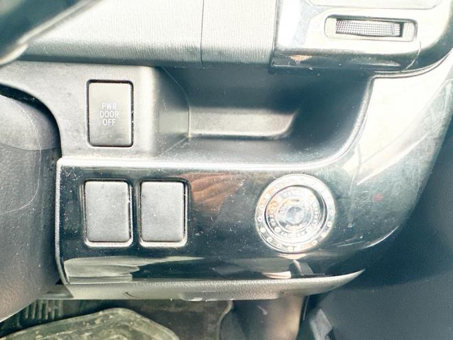 ヴォクシー2.0ZS煌Ⅱ 4WD　ローンが不安な方＜優遇ローン＞　1年保証付　後期型　寒冷地　純正ナビ