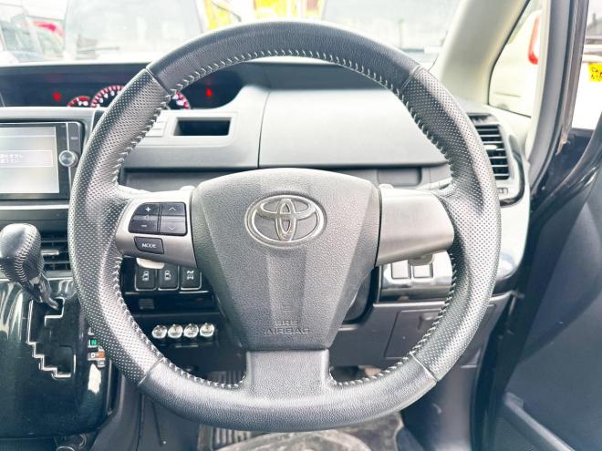 ヴォクシー2.0ZS煌Ⅱ 4WD　ローンが不安な方＜優遇ローン＞　1年保証付　後期型　寒冷地　純正ナビ