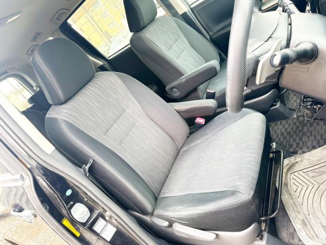 ヴォクシー2.0ZS煌Ⅱ 4WD　ローンが不安な方＜優遇ローン＞　1年保証付　後期型　寒冷地　純正ナビ