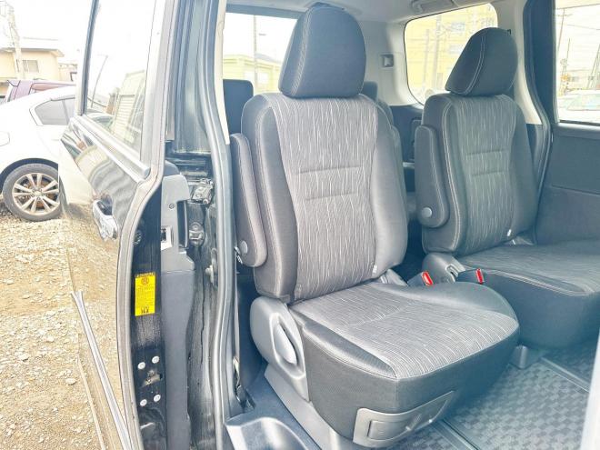 ヴォクシー2.0ZS煌Ⅱ 4WD　ローンが不安な方＜優遇ローン＞　1年保証付　後期型　寒冷地　純正ナビ