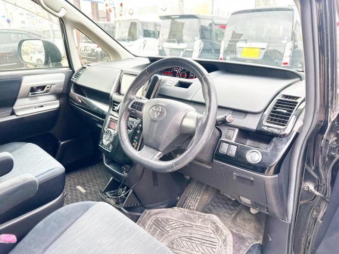 ヴォクシー2.0ZS煌Ⅱ 4WD　ローンが不安な方＜優遇ローン＞　1年保証付　後期型　寒冷地　純正ナビ