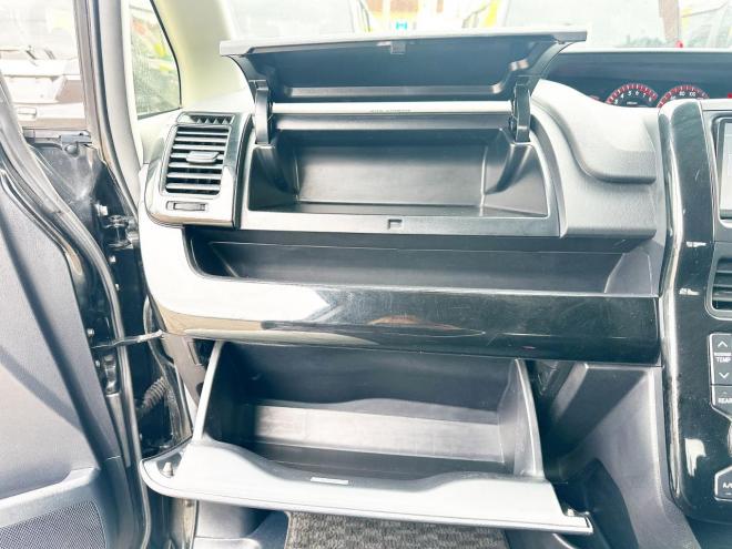 ヴォクシー2.0ZS煌Ⅱ 4WD　ローンが不安な方＜優遇ローン＞　1年保証付　後期型　寒冷地　純正ナビ